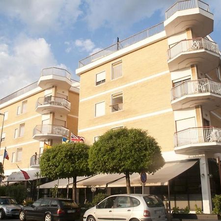 Residence Riva Gaia Terracina Ngoại thất bức ảnh